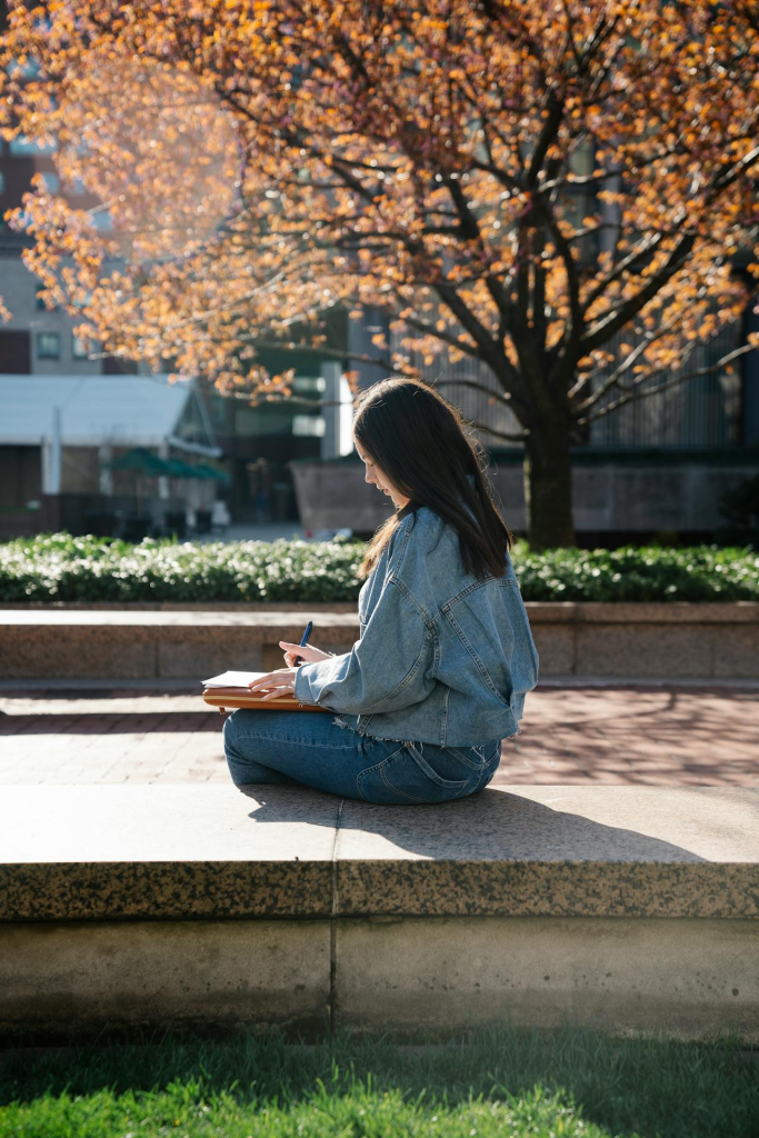 A woman do journaling at clam place for self discovery process